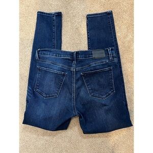 Lucky Brand jeans. Size 6/28. Great condition.